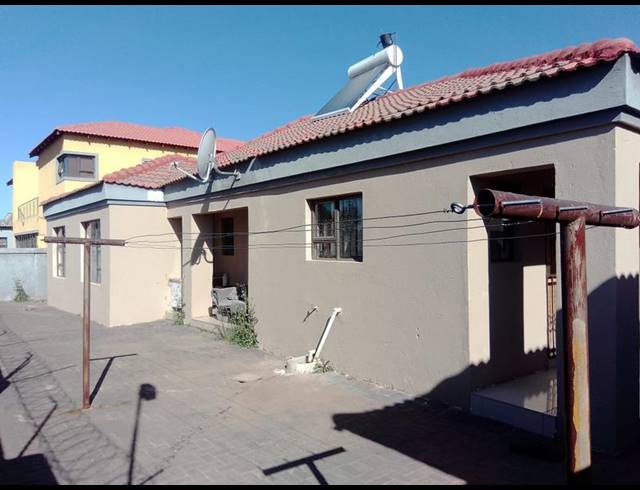 4 BEDROOM HOUSE FOR SALE IN THE ORCHARDS